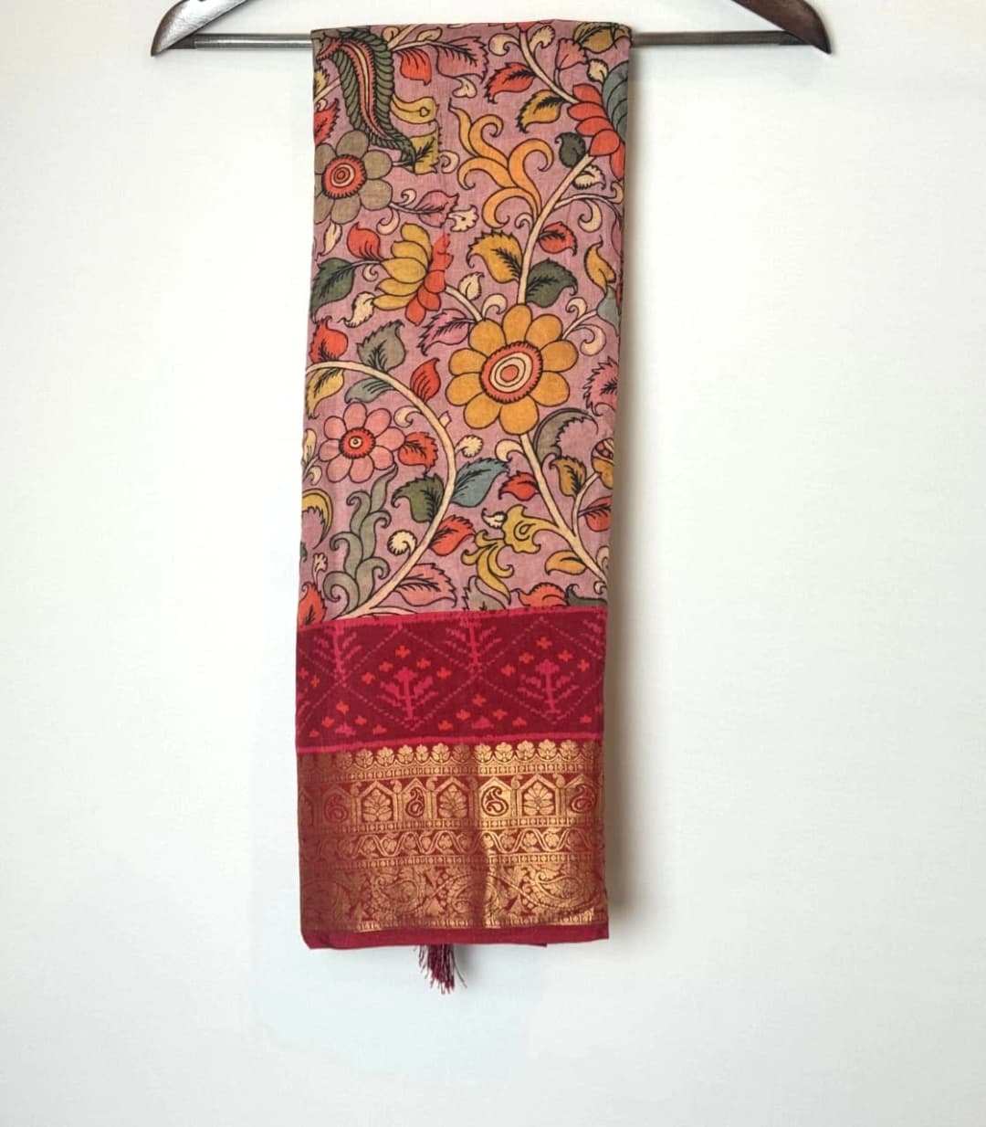 Kalamkari Saree Elegant Pink Kalamkari Saree with Traditional Red & Gold Border QS260971