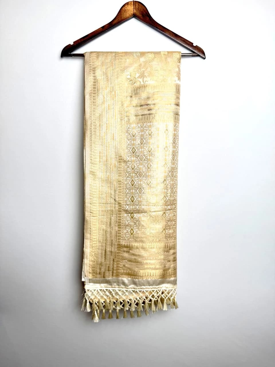 Banarasi Saree With Elephant Motifs Half White QS266525